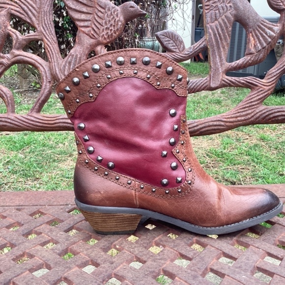 Vince Camuto Madalissa Leather Distressed Studded Almond Toe Ankle Booties - Picture 5 of 11